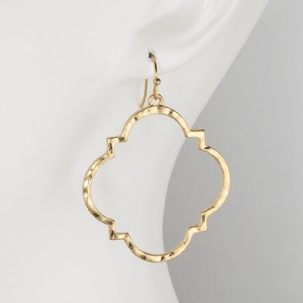 Quatrefoil hammered metal drop earrings - Picture 4 of 4